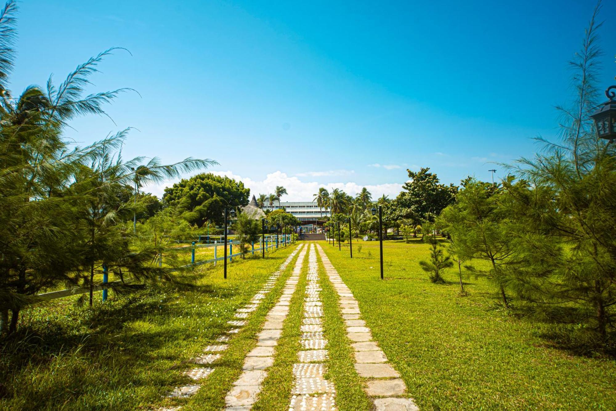Hotel Sarakawa Lome Exterior photo